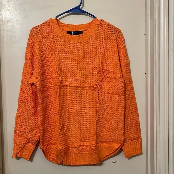 Zesica Sweaters - NWT Orange waffle knit crew neck long sleeve crew neck sweater size small.